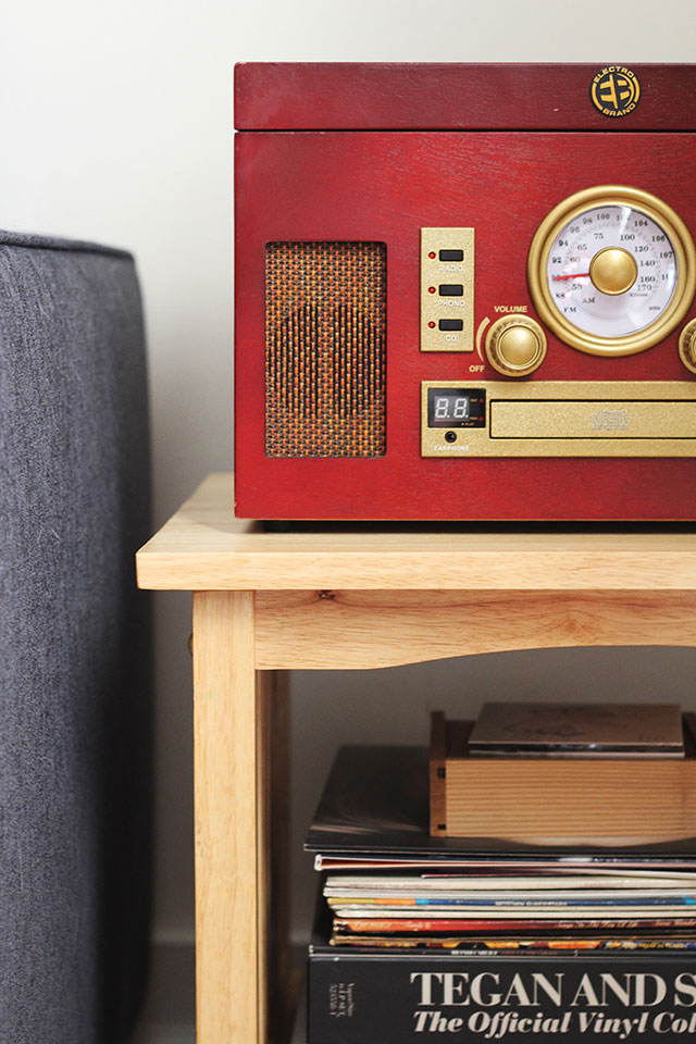 Our Minneapolis Apartment: the record player