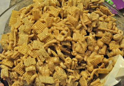 Butterscotch Snack Mix is the sweet and salty combinations of Chex and Cheerio cereasl, peanuts, and candy covered in butterscotch and peanut butter coating. #SnackMix #PeanutButter #Snacks #ChexMix