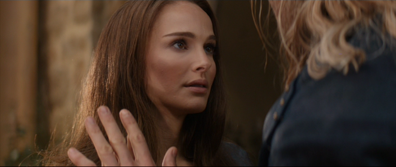 Movie and TV Screencaps Natalie Portman as Dr. Jane Foster in Thor