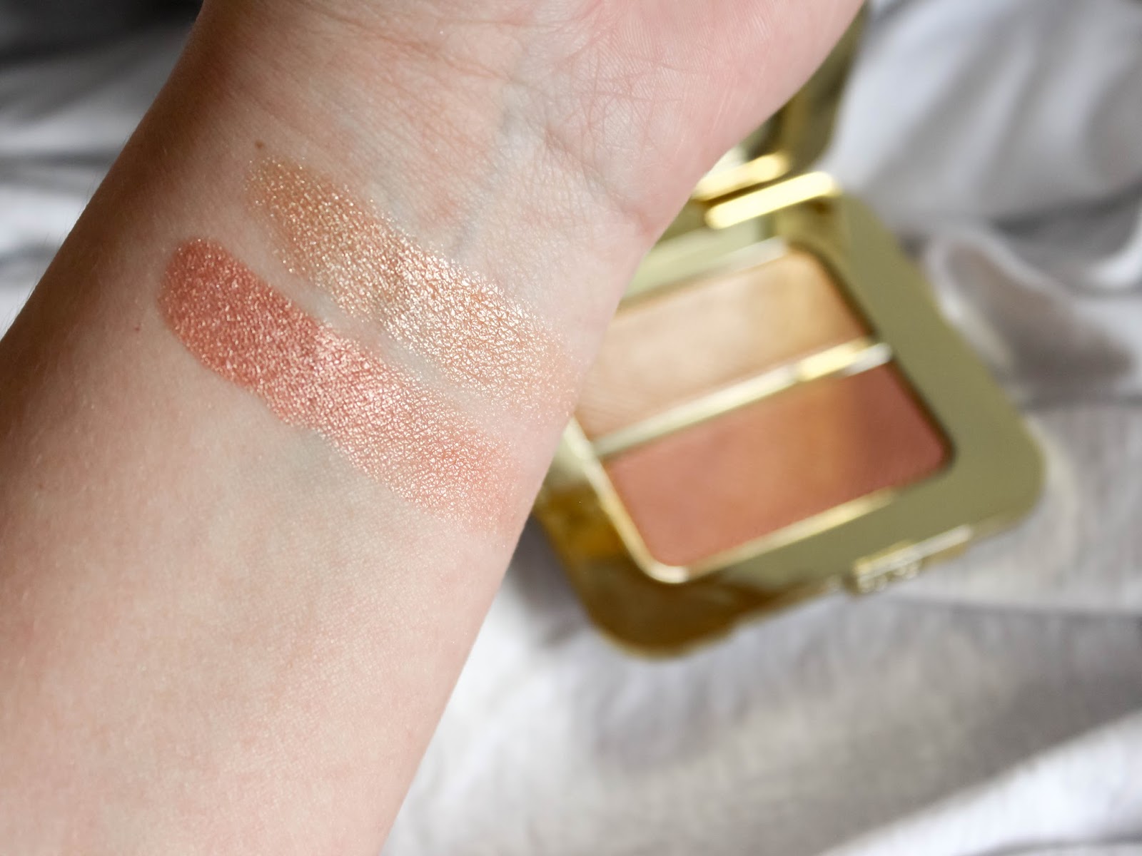 Tom-ford-summer-soleil-rozjasnovac-swatch