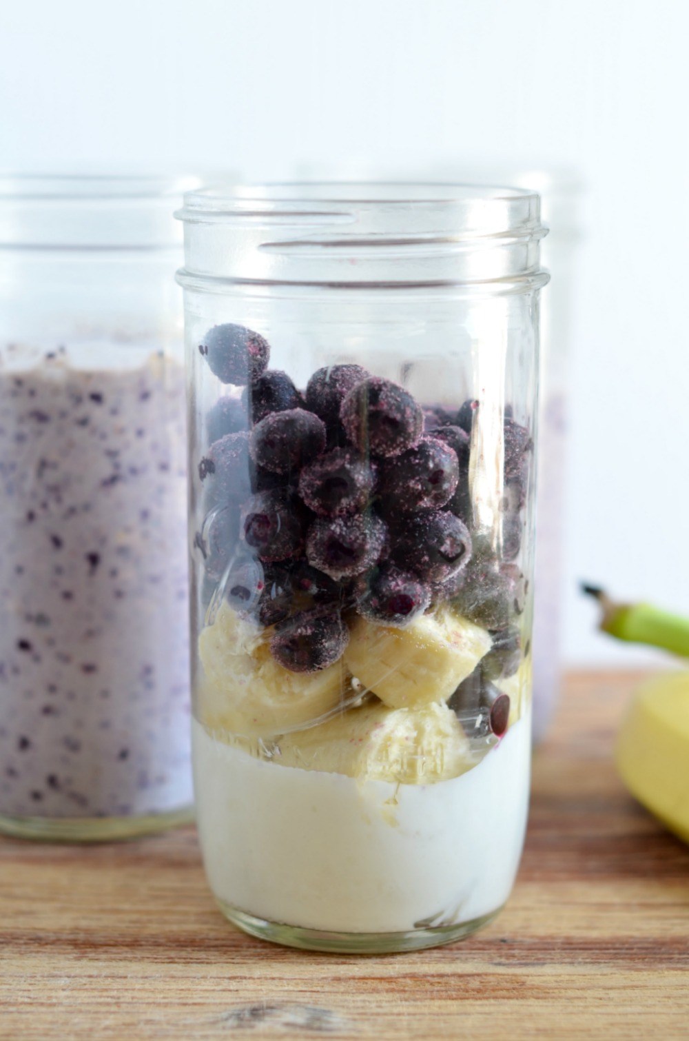Bluberry Banana Oatmeal Smoothie {In Mason Jar} FOODIE