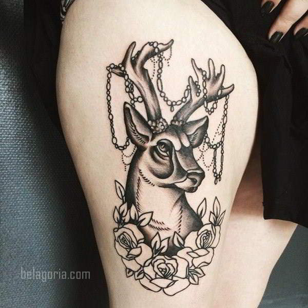 imagen de una mujer sexy con tatuaje en el muslo