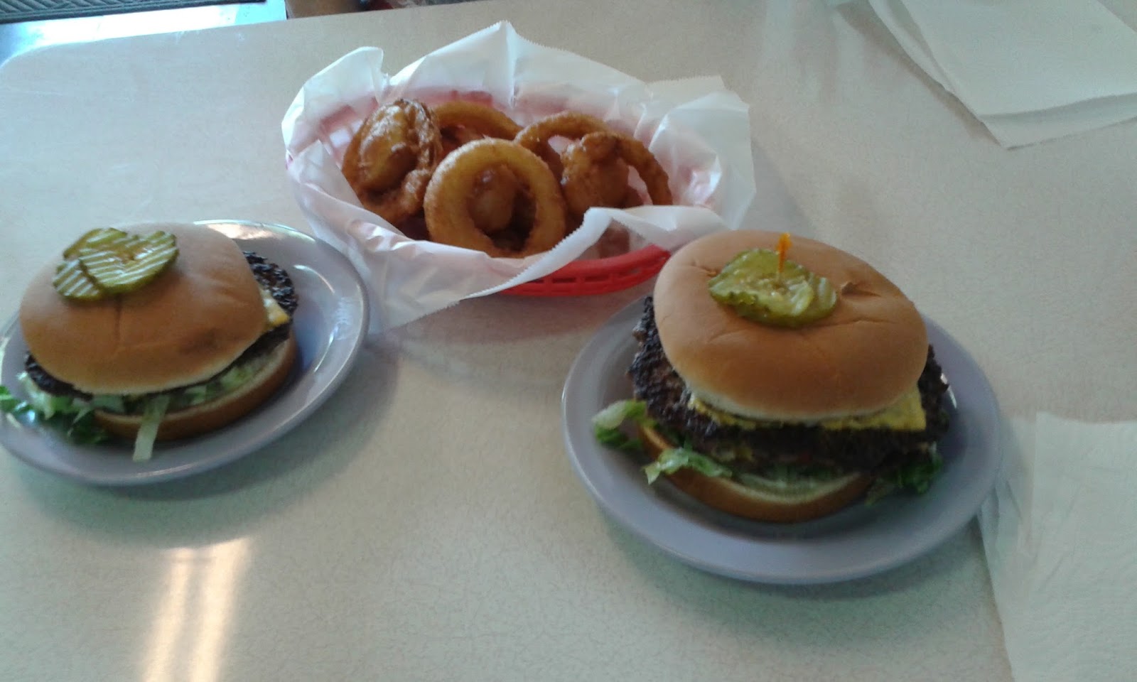 BILLY EATS OUT The CHEESEBURGER HOUSE