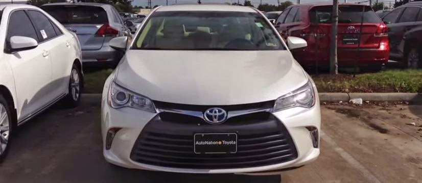 2015 Toyota Camry XLE Hybrid Walkaround - Social News