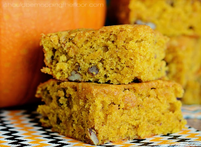Pumpkin and Pecan Blondies | A simple fall recipe with lots of flavor and deliciousness. Easy to make.