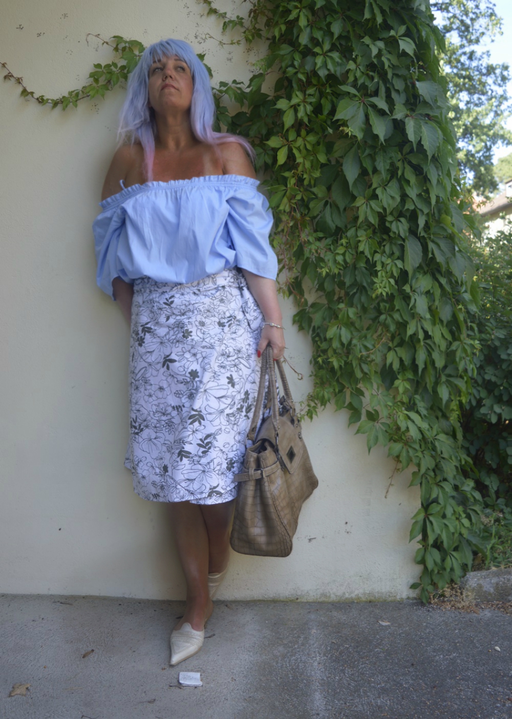 Well wrapped and floral prints -  Summer Outfit with wrapped skirt, sky blue off-shoulder blouse and beige and white Leather mules,  posted by Annie K, Fashion and Lifestyle Blogger, Founder, CEO and writer of ANNIES BEAUTY HOUSE - a german fashion and beauty blog
