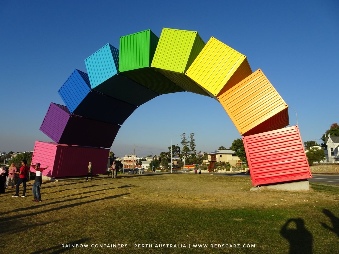 DAUS REDSCARZ Rainbow Container di Perth Australia antara tempat unik