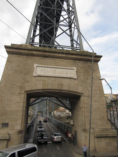 Parte inferior da Ponte de D. Luís I Ponte de D. Luís I - que ver em Porto, Portugal.
