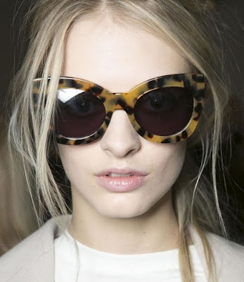 Women Fashion Trends That Men Hate: Oversized Sunglasses
