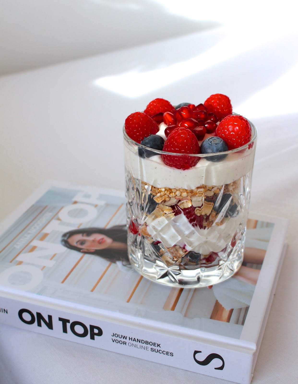 Vanilla berry breakfast parfait