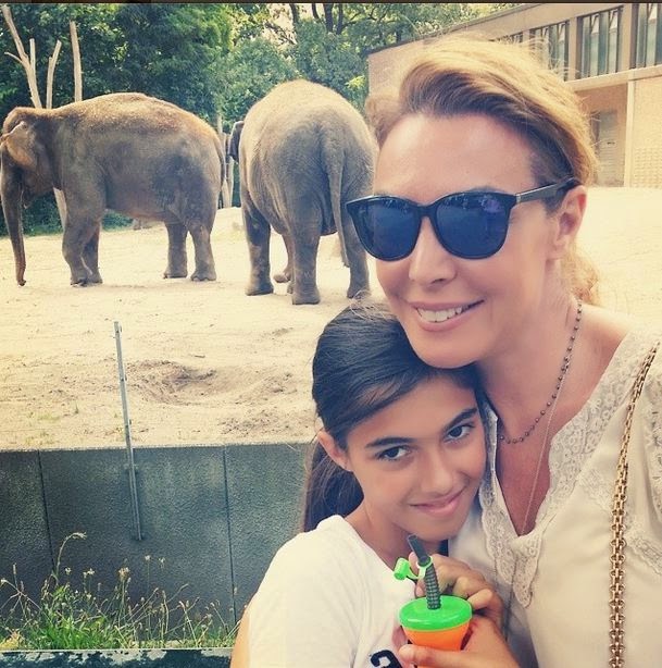 Δείτε την Τατιάνα Στεφανίδου με την πανέμορφη κόρη της στο Βερολίνο! [photo]