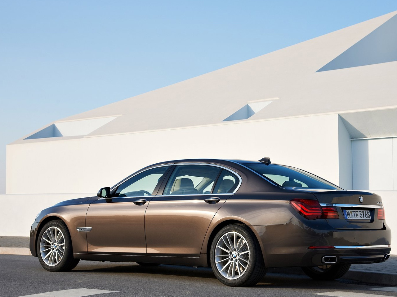 Information and Review Car 2013 BMW 750Li