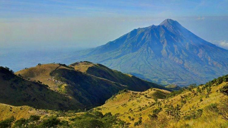 10 Gunung Terindah di Indonesia Ini Begitu Mempesona! Sudahkah Kamu