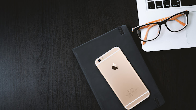 iPhone, Laptop, Agenda