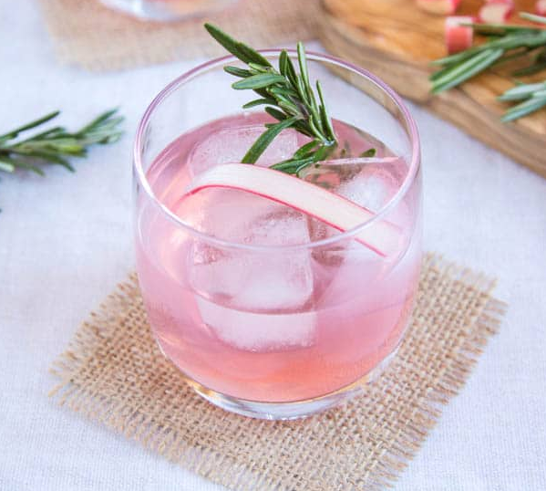 RHUBARB AND GINGER GIN RECIPE drink yummy