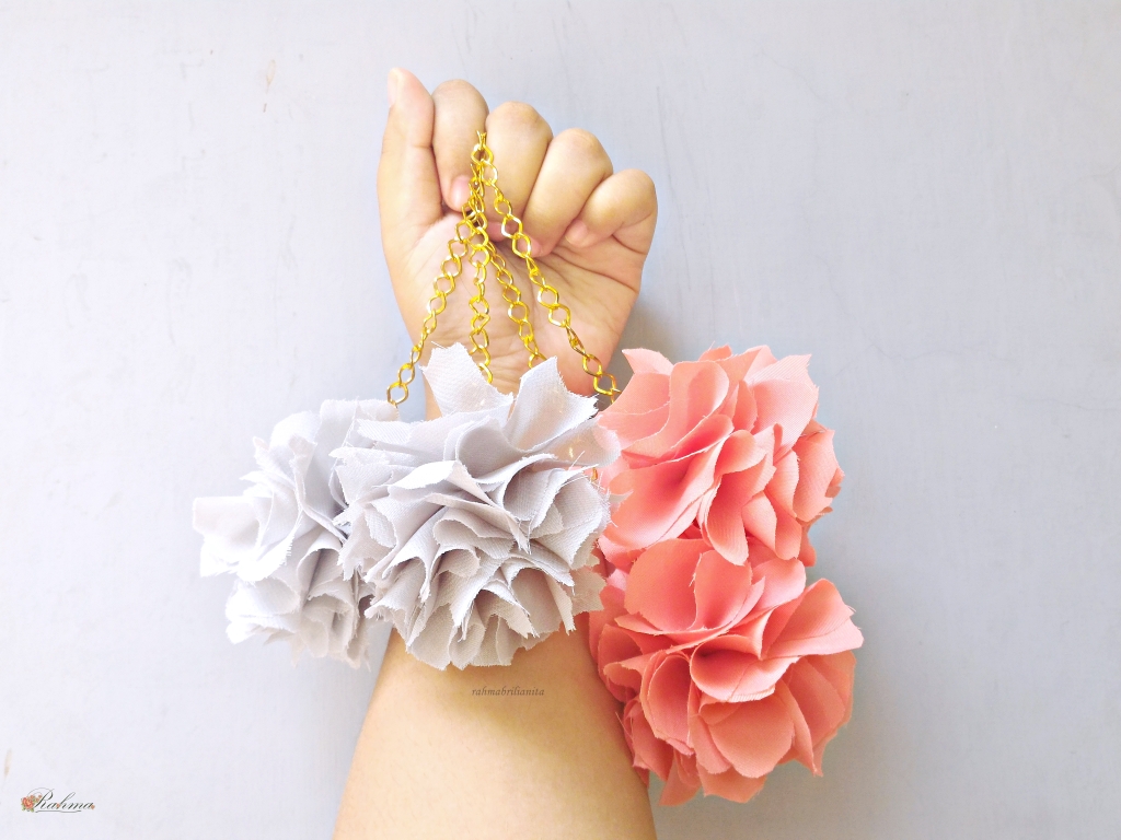 DIY Pom Pom Earings Gampang Bangeet Rahma Brilianita DIY Pom Pom Earings Gampang Bangeet Rahma Brilianita