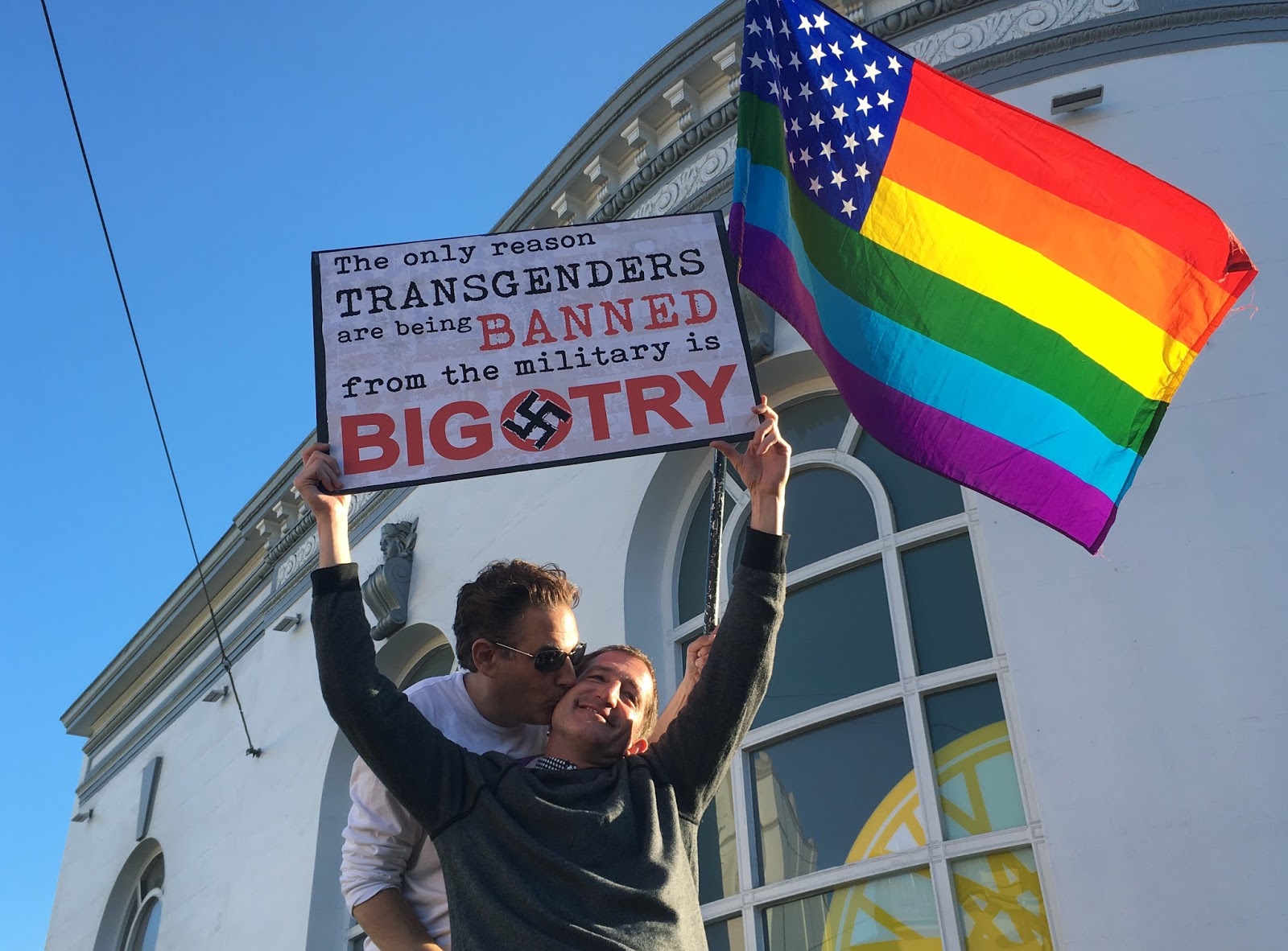 Revoltados, defensores dos direitos LGBT dizem ter visto Trump 'como ele é' Revoltados, defensores dos direitos LGBT dizem ter visto Trump 'como ele é'