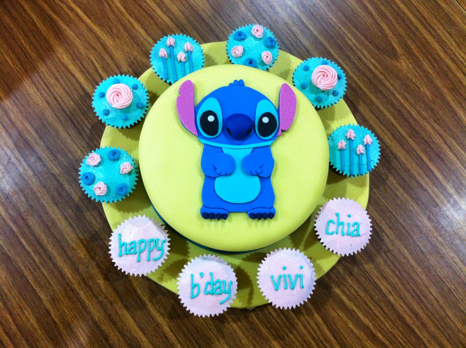 J's Cakes: Stitch