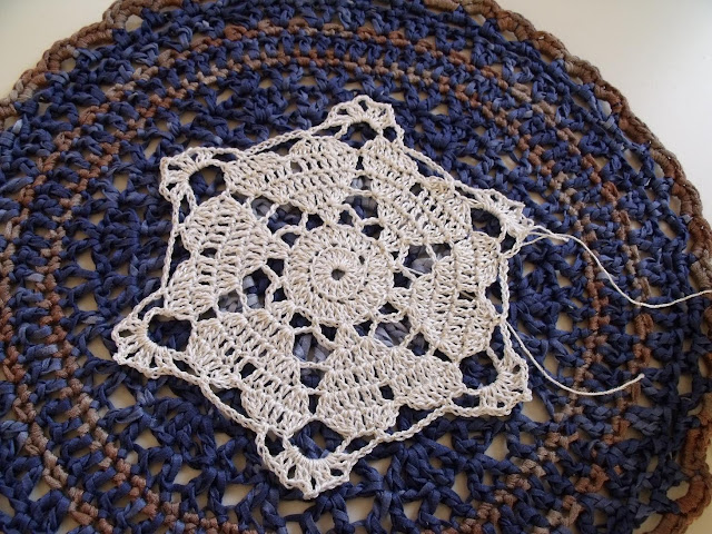 how to crochet hearts, doily, doilies, placemats, mandalas, free crochet patterns,