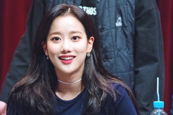 카메라가 미모를 다 담지 못한다는 실물갑 여돌.jpgif | 인스티즈