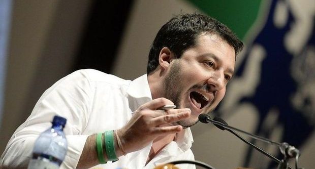 Migranti, Salvini: "in atto sostituzione etnica di italiani"