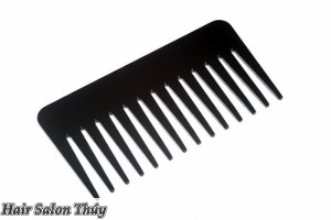 Không dùng lược dày chải tóc cham soc toc uon xoan tai nha