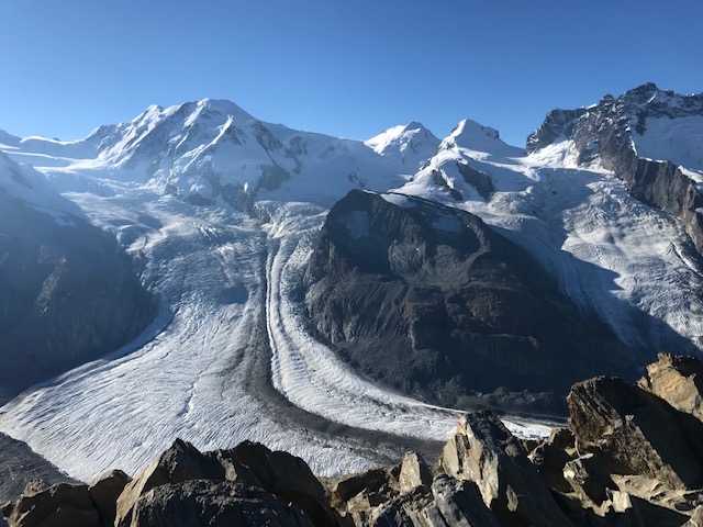 スイス・ツェルマットのゴルナーグラート山頂からの眺め