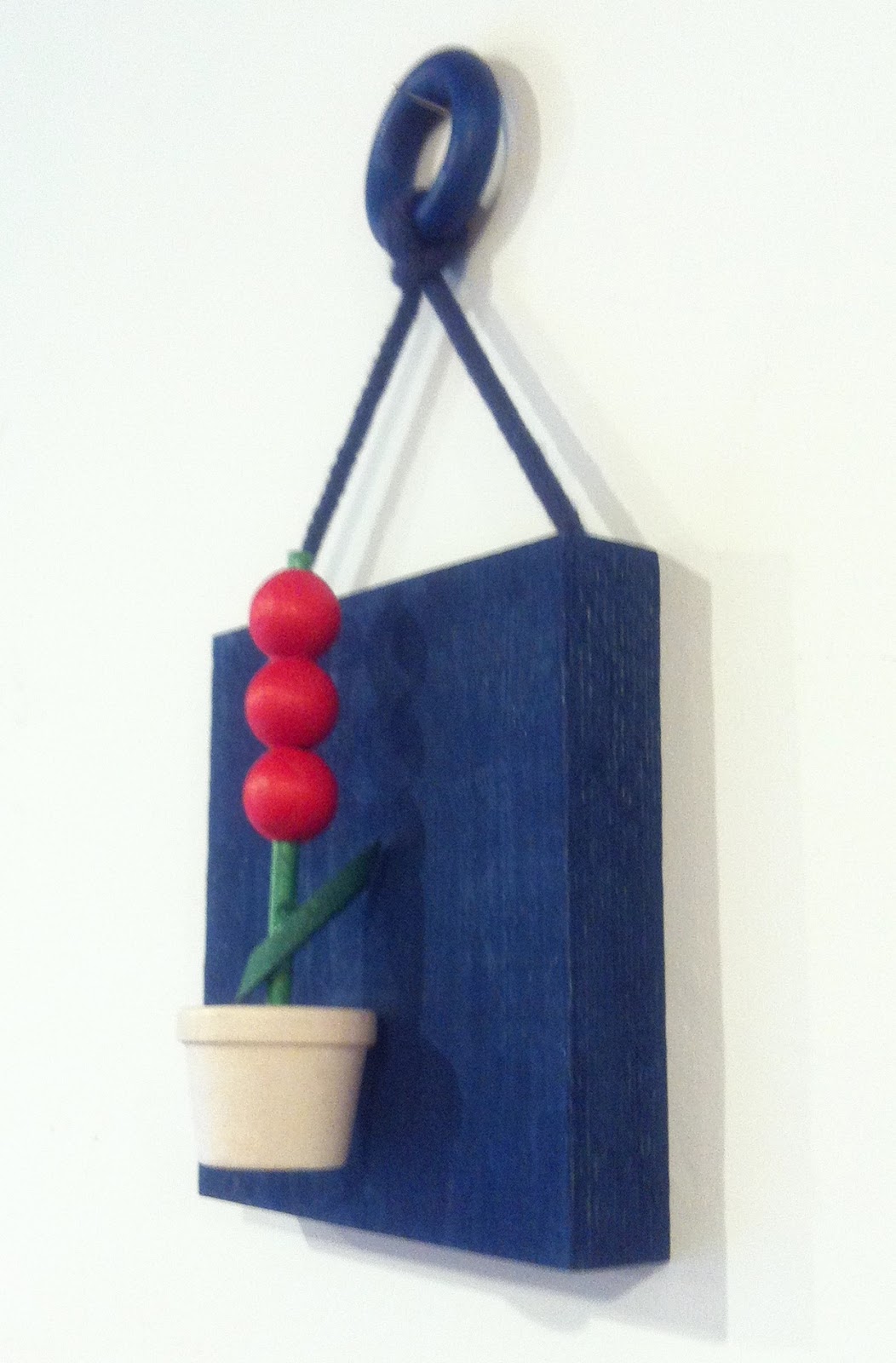 PIPPURIKERA blog: aarikka みっつのお花をつけた植木鉢のモチーフの木製壁飾り