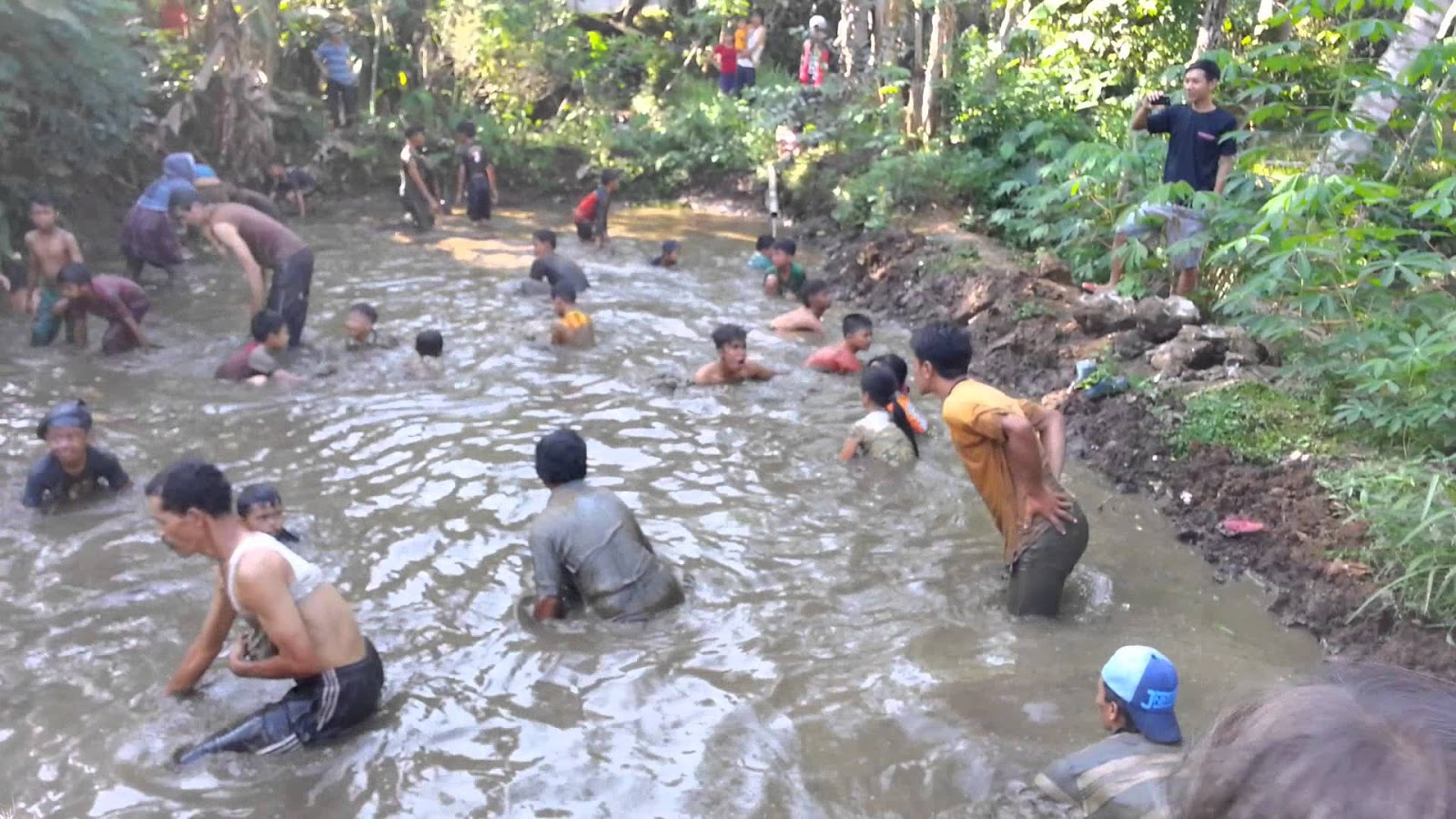 Sebuah Cerita Berjudul Nangok di Nanga Koman Sebuah Cerita Berjudul Nangok di Nanga Koman