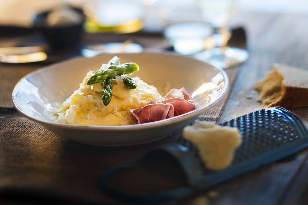 Kartoffelpüree mit grünem Spargel, Prosciutto und Parmesan [plus Tipps für Kartoffeln vom Vortag