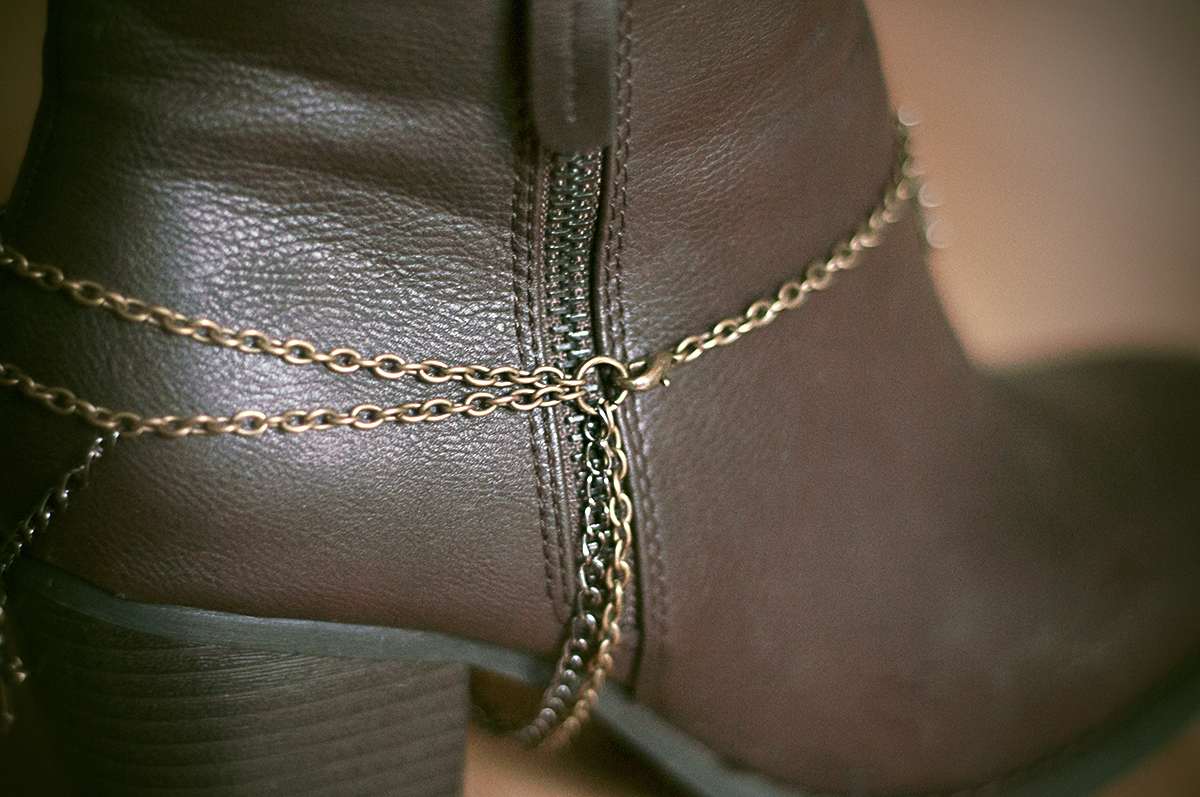 ARTEMIS IN FURS DIY boot chains
