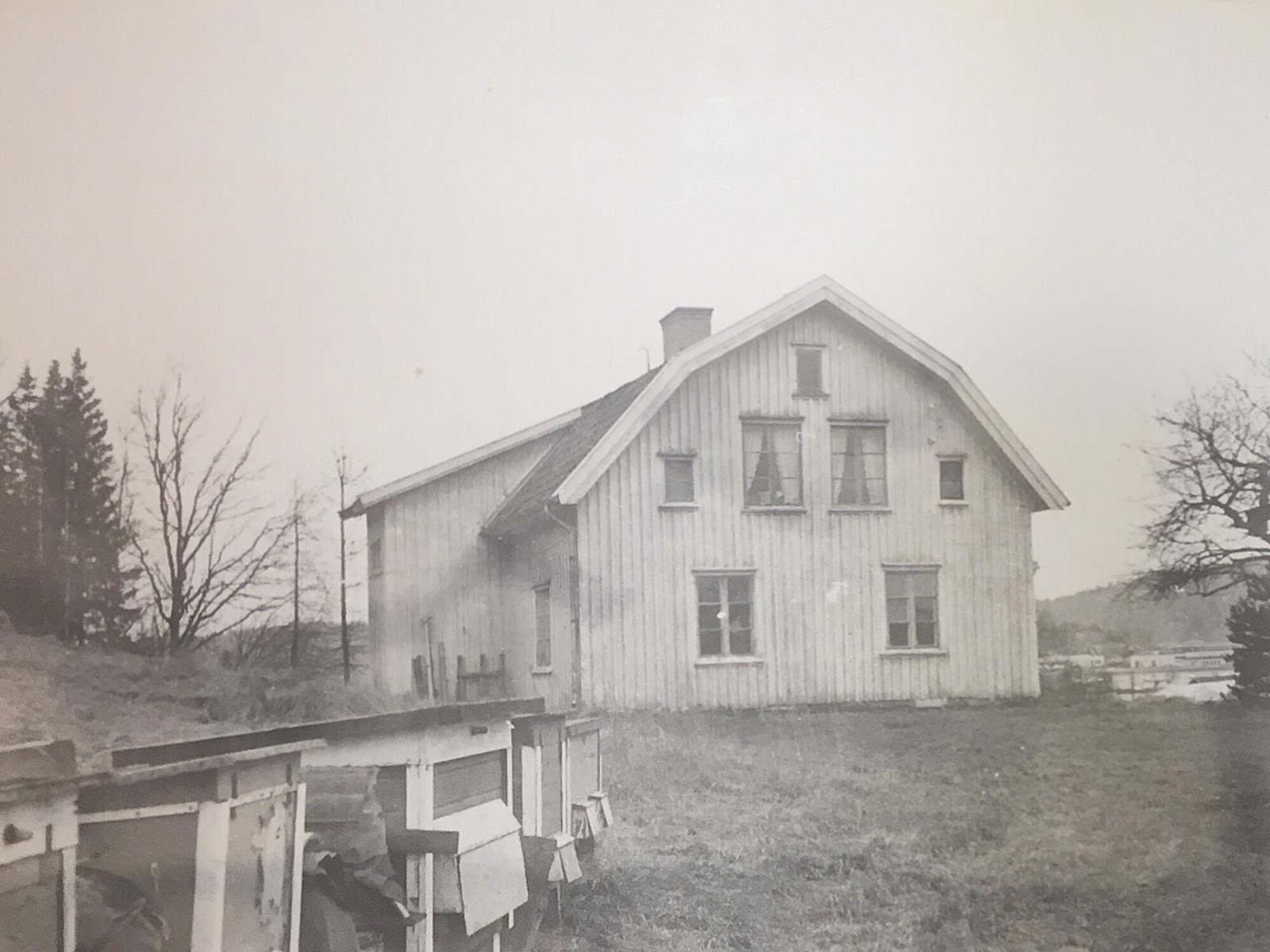 Adress i Bokens i Uddevalla i Vstra Gtalands ln. Om man bor hr och har 30 000 kr i ln s fr man behlla ca 19 800 kr efter skatt. 05.49 Vnersborg, inbrott Vid Sparregatan grips en man och en kvinna under pgende inbrott i ett Lingll 230 Vstra Gtalands ln, Uddevalla - unam.net