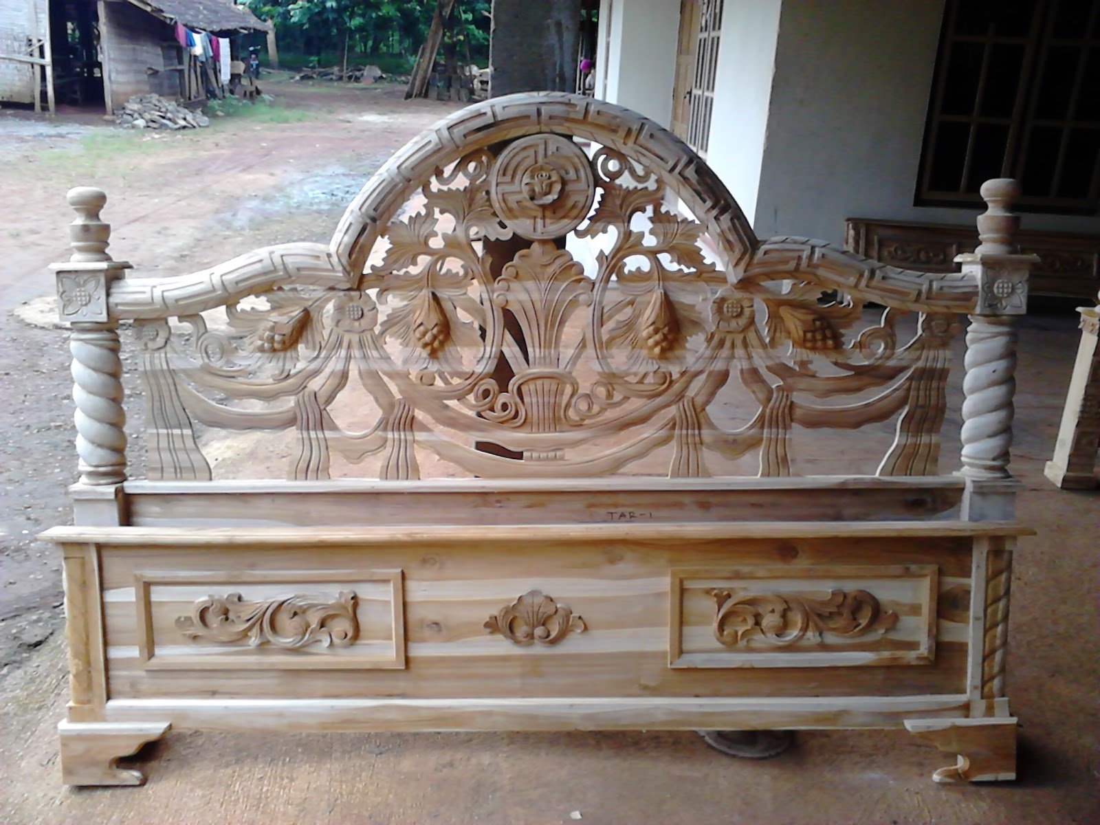 переговорный стол из слэба. Finished furniture. Good wood мебель. комод золотой металлик. Creative ad for furniture.