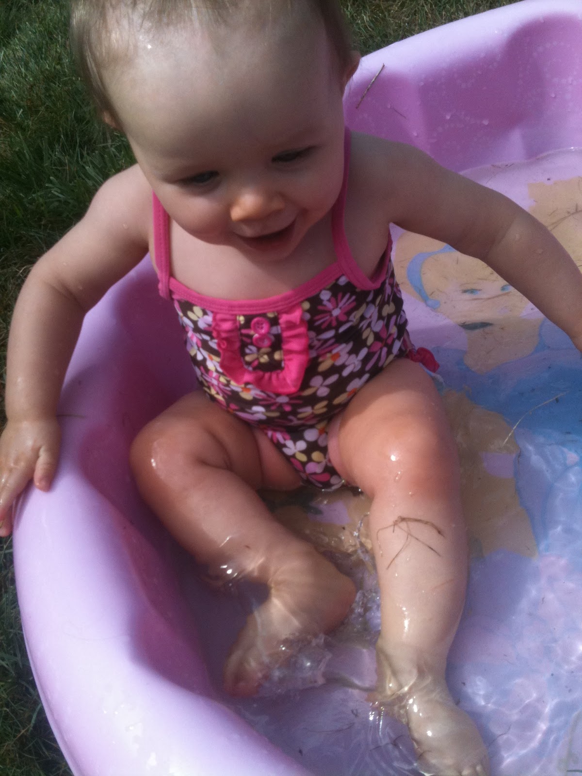 Honey Loves Grizzly: Fish cake, swimming and princess dresses