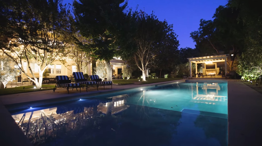 45 Interior Design Photos vs. 601 S Windsor Blvd, Los Angeles Luxury Mansion Tour