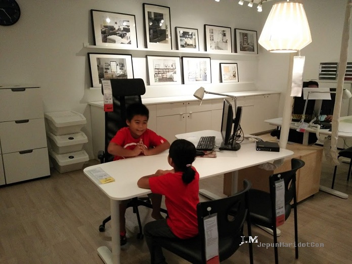 Survey meja study anak kat IKEA Survey meja study anak kat IKEA