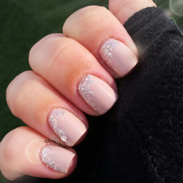 Nail Art by Choubidoo [Nail Art] Rose mat et paillettes