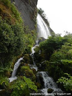 Alrededores de la cascada de Seljalandsfoss Alrededores de la cascada de Seljalandsfoss