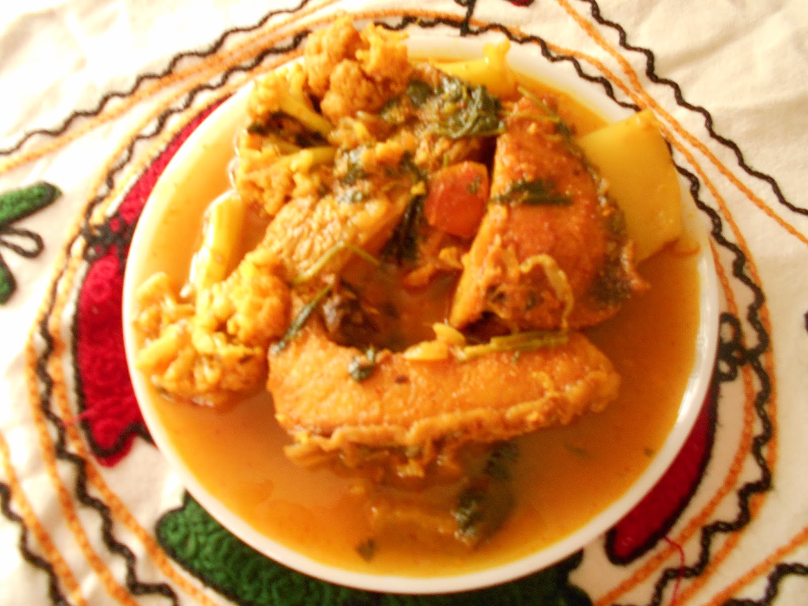 Paramita's Kitchen: Alu , Fulkopi , Begun Diye Rui / Katla Macher Jhol ...