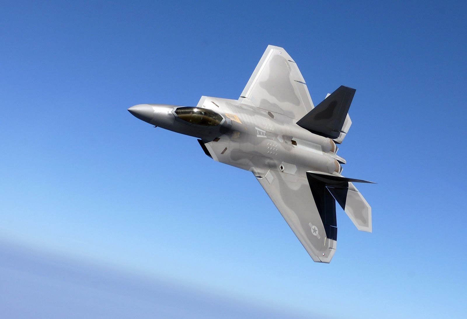 Military Fighter Jets: F-22 Raptor Pictures