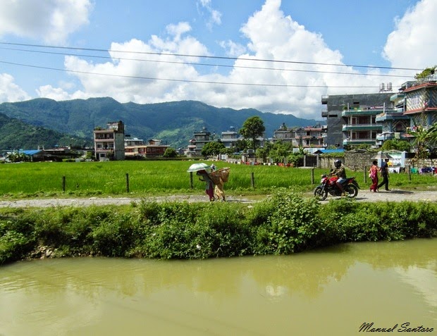 Pokhara. Raggiungendo le Cascate di Devi Pokhara. Raggiungendo le Cascate di Devi