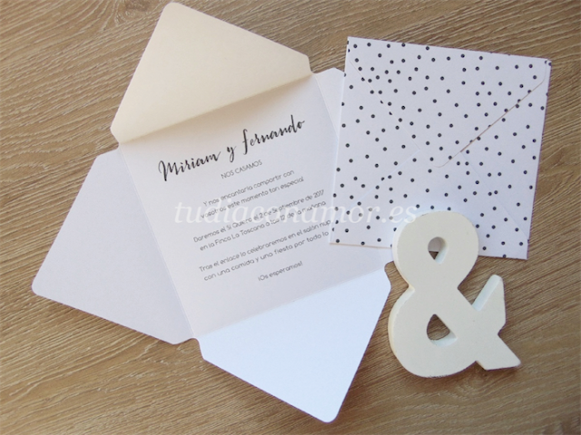 Invitaciones modernas y originales Invitación de boda moderna y original con forma de sobre