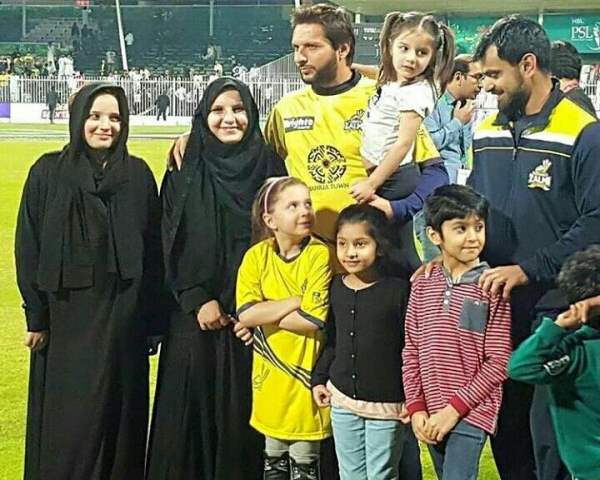 Shahid Afridi Family : 'He Feels Blessed to Have Four 