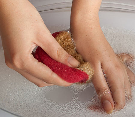 вехотка для спины. мочалка в ванной. мыться мочалкой. тру мочалкой. антицеллюлитная мочалка люфа.