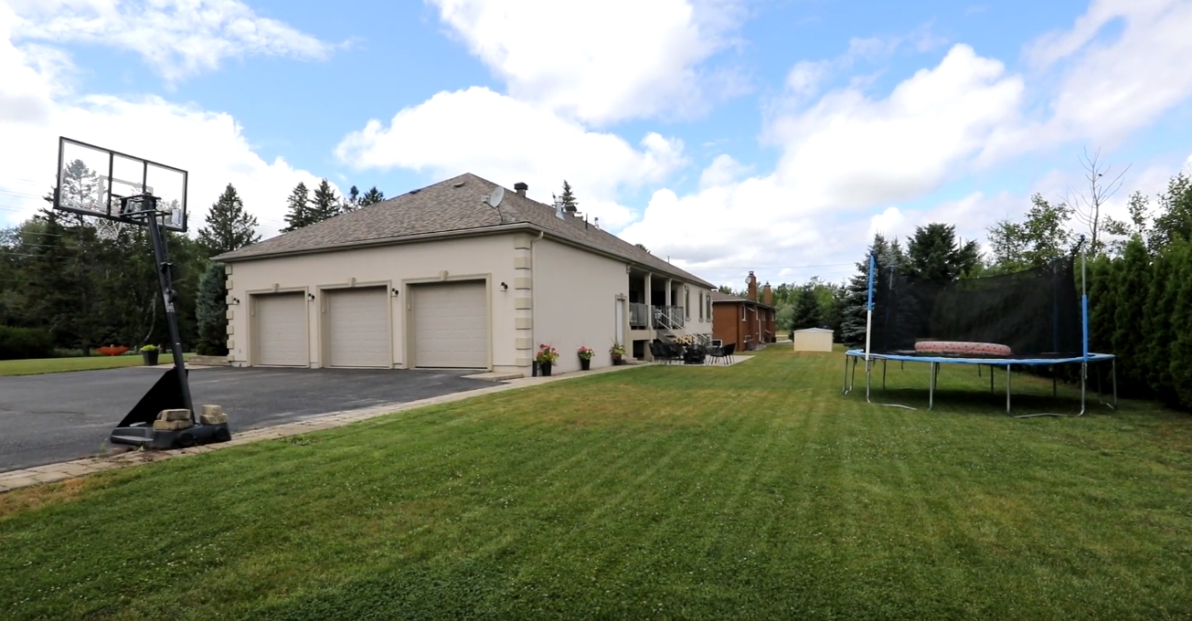 High-End Home Interior Design Tour vs. 211 Town Line Road Barrie, ON - Sotheby's International Realty Canada