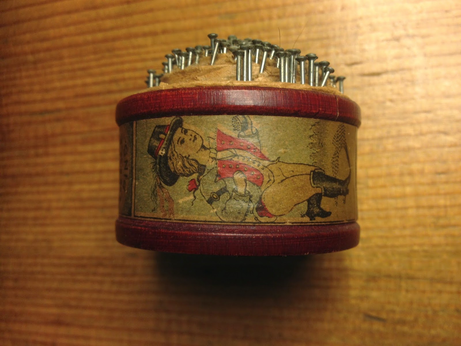 Stecknadeldose Stahlstecknadeln PYRAMID TOILET PINS