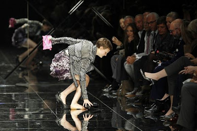 50 Fashion Catwalk Fail - Sometimes It Hurts to Be Beautiful | Cool ...