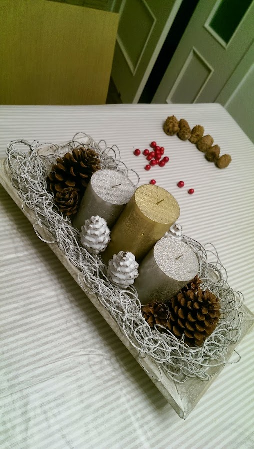 centro navideño con velas