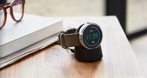 Moto 360正式開賣！首款無線充電智慧錶定價249.99美元