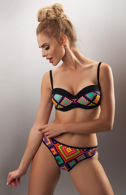 Costum de baie Aquarilla negru din doua piese cu slip normal si sutien cu efect push-up si bretele ajustabile Costum de baie Aquarilla negru din doua piese cu slip normal si sutien cu efect push-up si bretele ajustabile